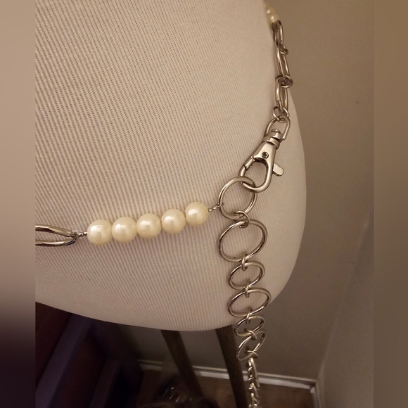 Vintage Silvertone Circles and Faux Pearl Chain Belt - Picture 2 of 4